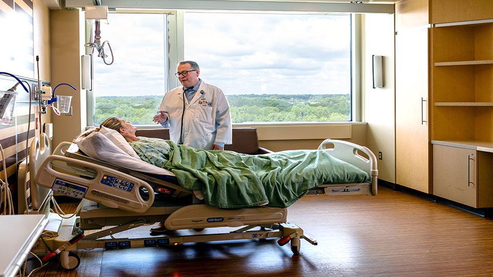 Dr. Tipton with patient at INTEGRIS Health Jim Thorpe Rehabilitation Edmond