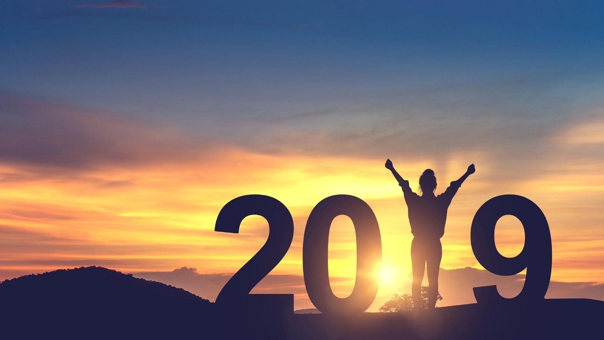 woman welcoming 2019