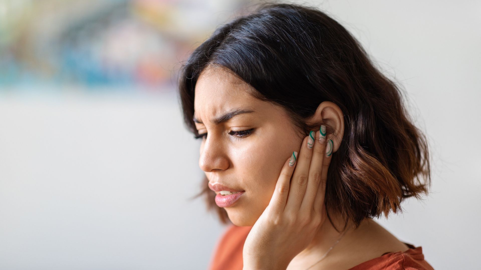 How to massage earwax out