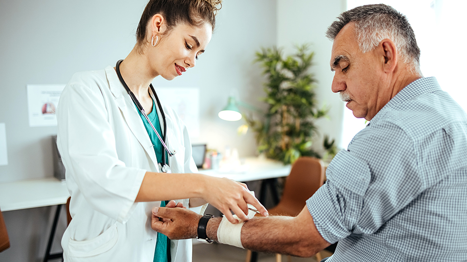Symptoms, Causes and Complications of Chronic Wounds