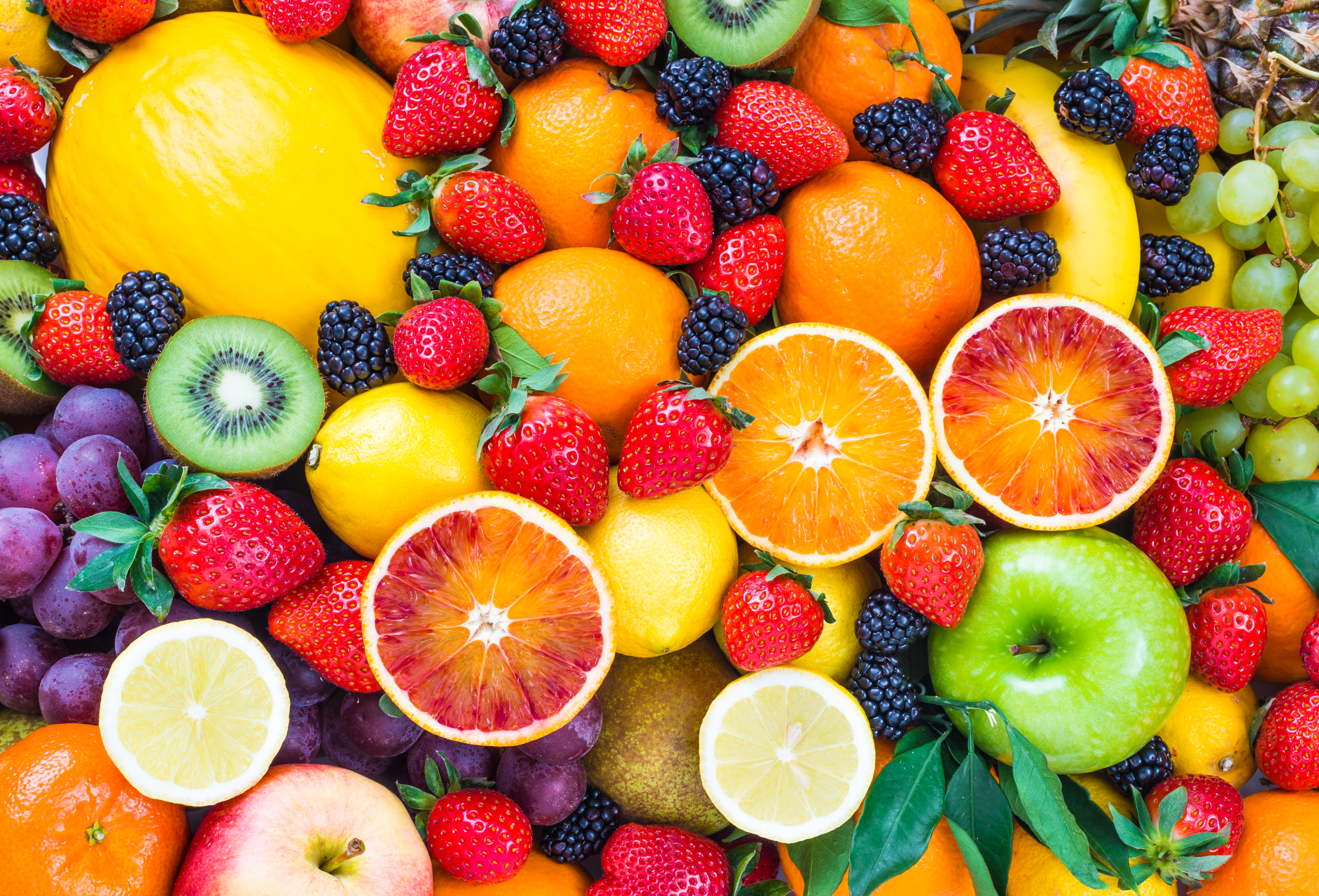 A pile of assorted fruits
