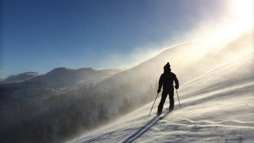 skiing