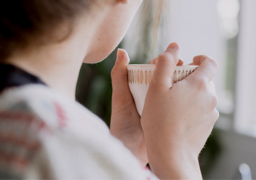 girl drinking tea flu